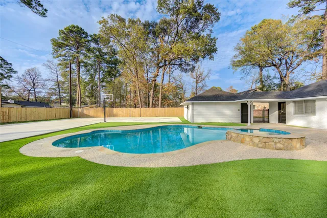 $565,000 | 25607 Spring Ridge Drive, Spring, TX 77386