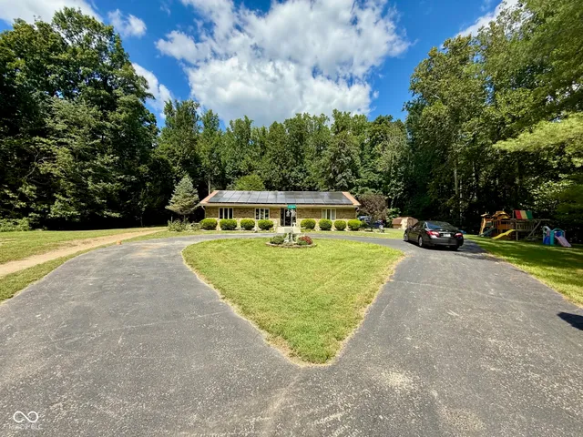 $650,000 | 2500 South Edgewood Cove, Martinsville, IN 46151