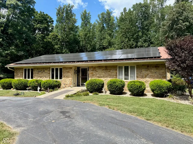 $650,000 | 2500 South Edgewood Cove, Martinsville, IN 46151