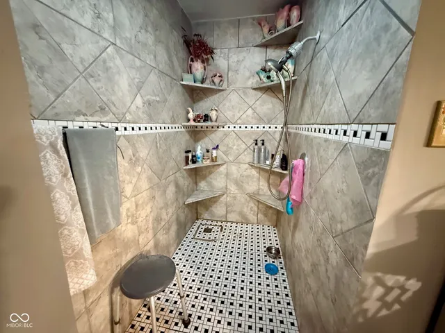 $650,000 | 2500 South Edgewood Cove, Martinsville, IN 46151