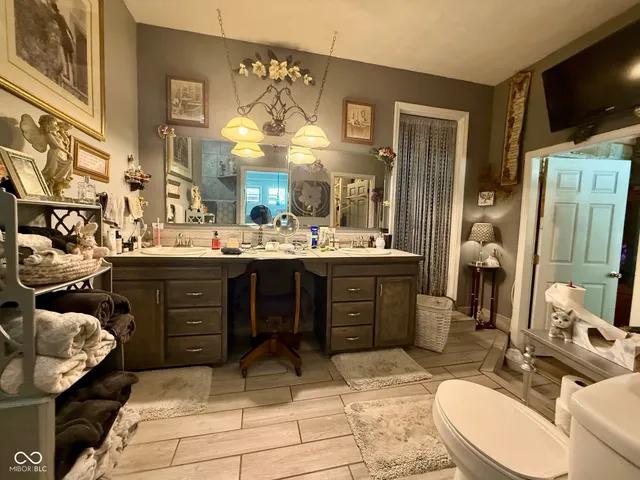 $650,000 | 2500 South Edgewood Cove, Martinsville, IN 46151