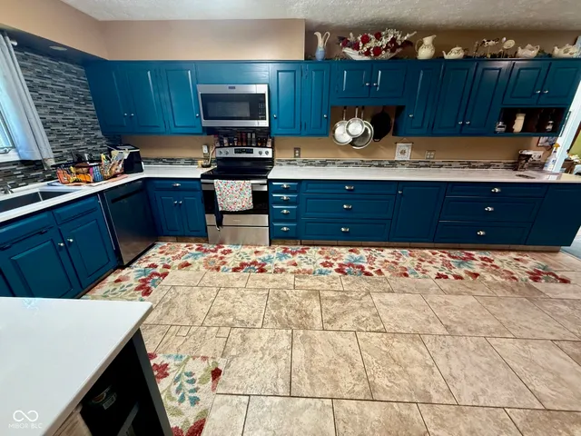 $650,000 | 2500 South Edgewood Cove, Martinsville, IN 46151