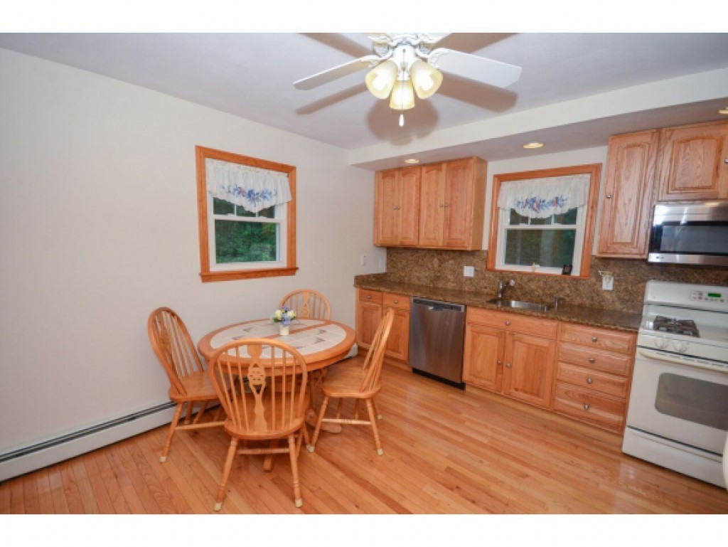 250 East Road Hampstead, NH 03841 - Photo 4 of 28