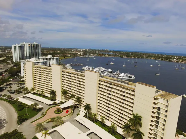 $464,900 | 132 Lakeshore Drive, Unit 718, North Palm Beach, FL 33408