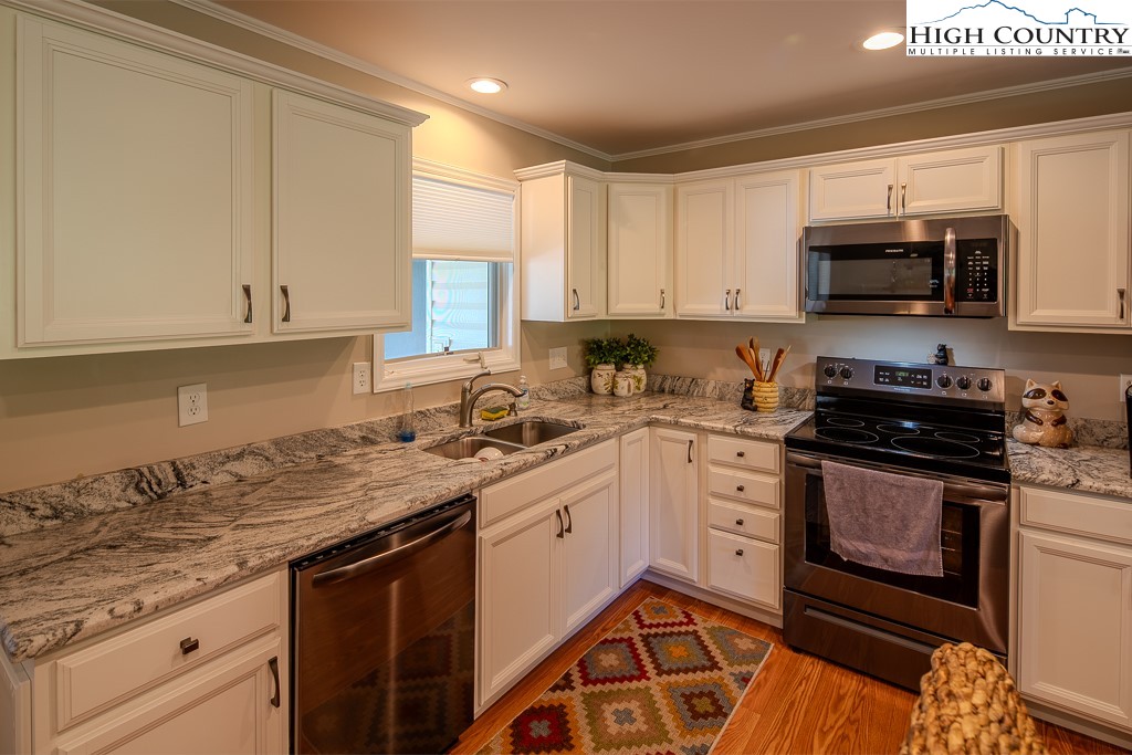154 Pine Ridge Loop Newland, NC 28657 - Photo 20 of 50 Gallery Image 20