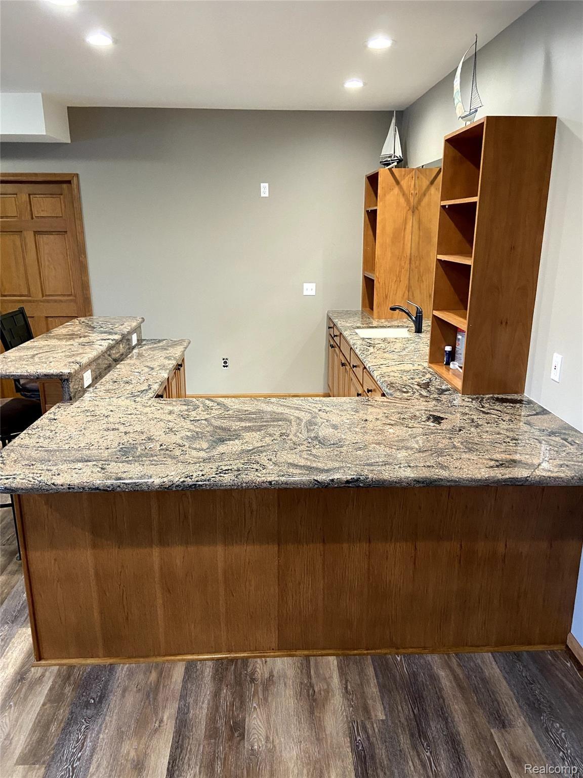 11636 Kings Colony Road Grand Blanc, MI 48439 - Photo 41 of 73 LL wet bar