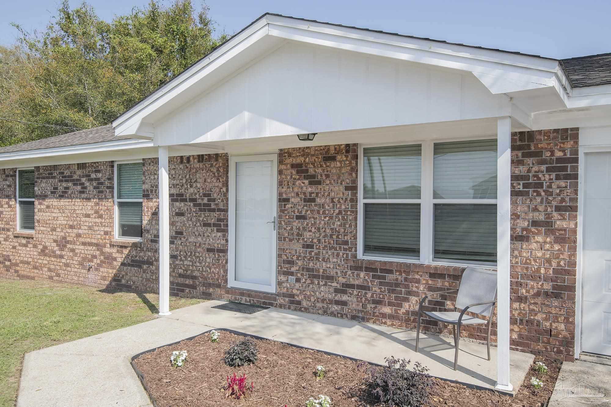 5578 Cyanamid Road Milton, FL 32583 - Photo 4 of 33 a front view of a house with a yard