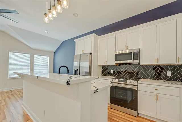 $1,900 | 7339 Krueger Road, Unit B, Houston, TX 77033