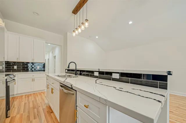 $1,900 | 7339 Krueger Road, Unit B, Houston, TX 77033