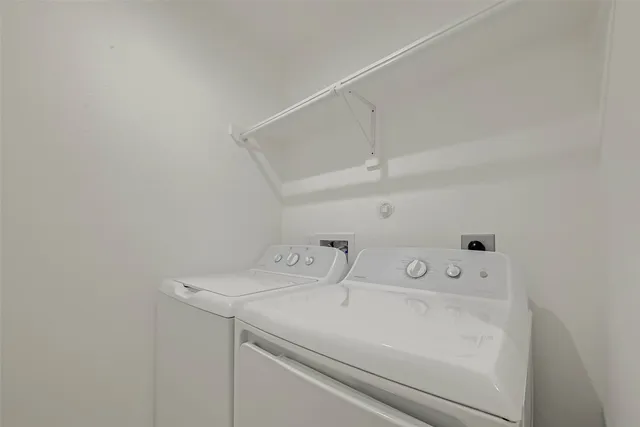 $1,900 | 7339 Krueger Road, Unit B, Houston, TX 77033