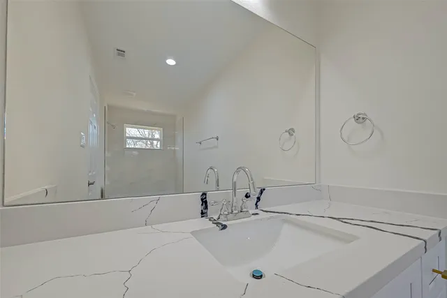 $1,900 | 7339 Krueger Road, Unit B, Houston, TX 77033