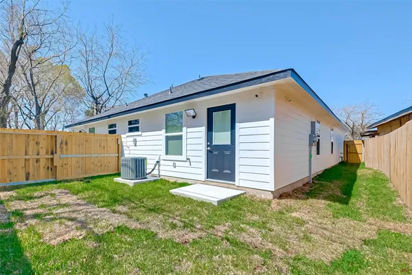 $1,850 | 7339 Krueger Road, Unit B, Houston, TX 77033