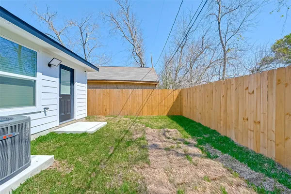 $1,850 | 7339 Krueger Road, Unit B, Houston, TX 77033