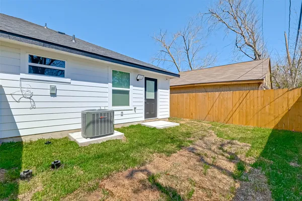 $1,850 | 7339 Krueger Road, Unit B, Houston, TX 77033