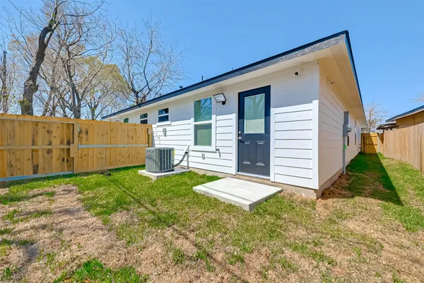 $1,850 | 7339 Krueger Road, Unit B, Houston, TX 77033