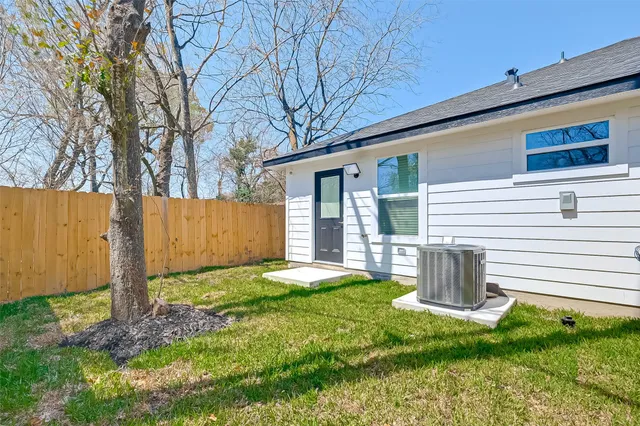 $1,900 | 7339 Krueger Road, Unit B, Houston, TX 77033