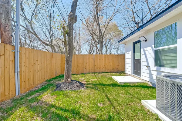 $1,850 | 7339 Krueger Road, Unit B, Houston, TX 77033