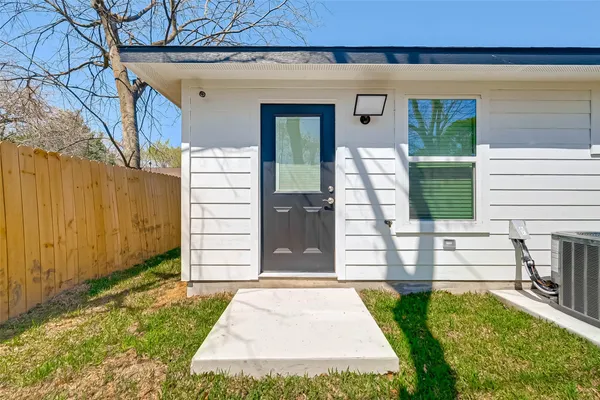 $1,850 | 7339 Krueger Road, Unit B, Houston, TX 77033