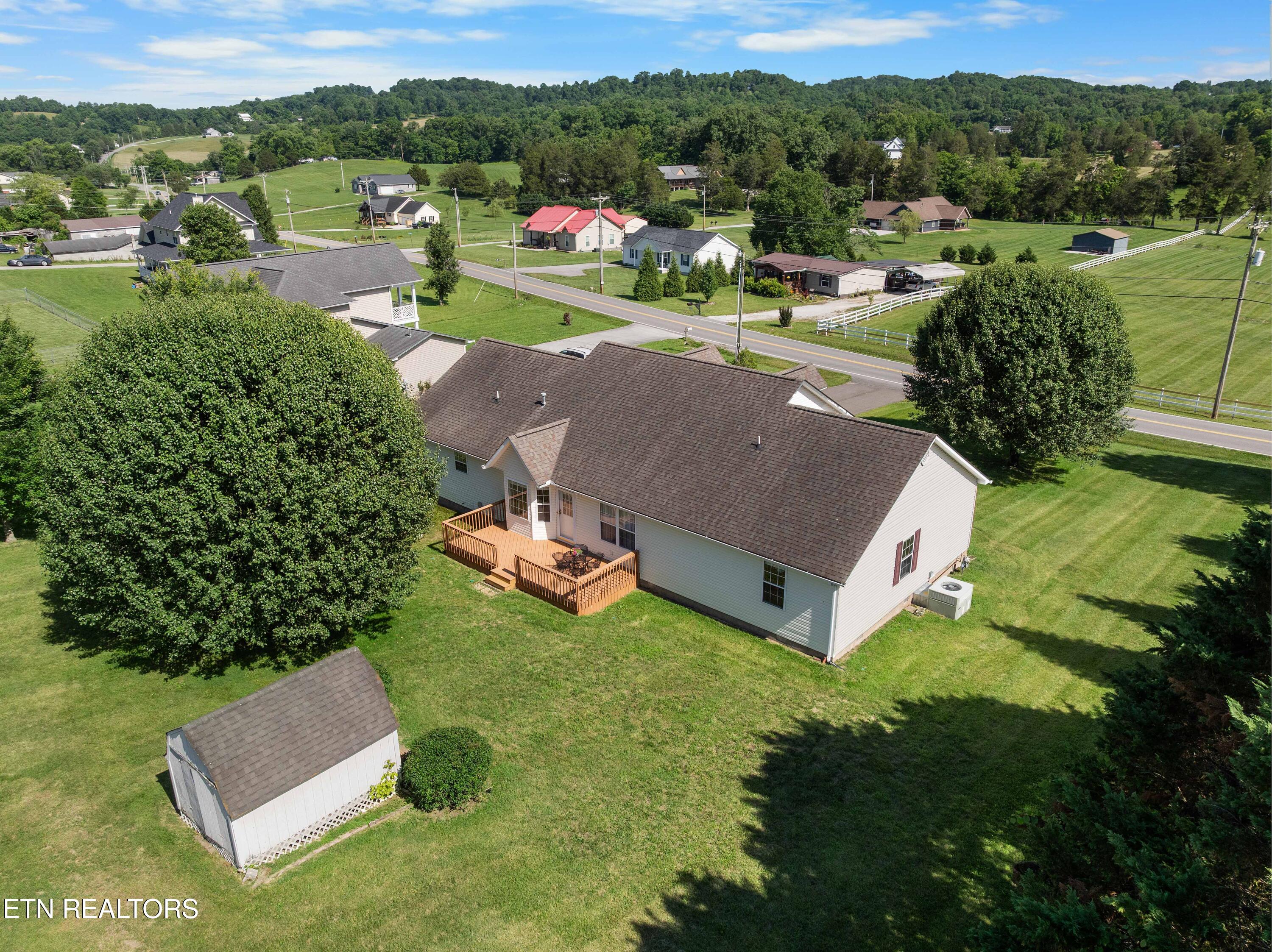 1354 Towe String Road Jacksboro, TN 37757 - Photo 32 of 37 DJI_0942