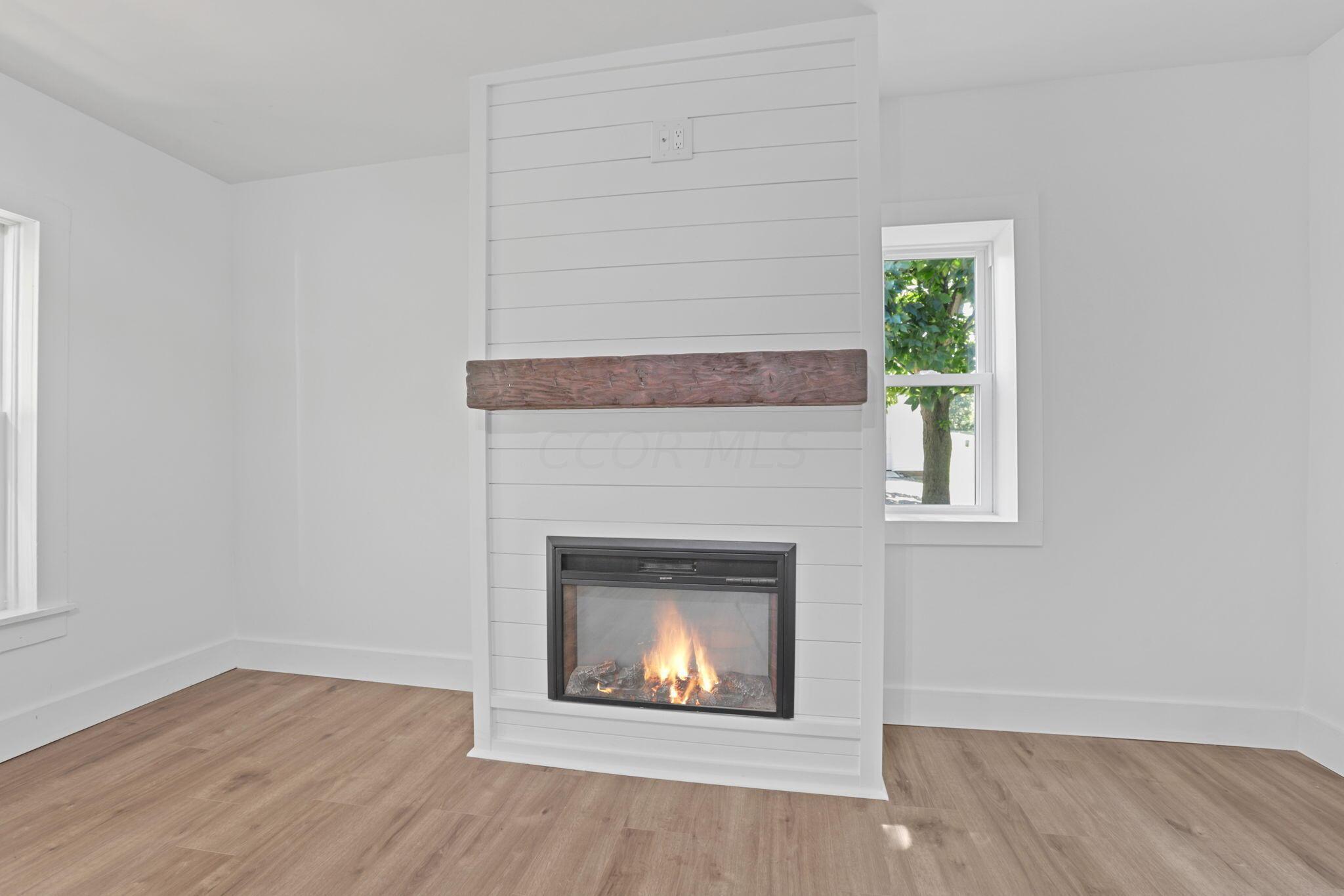 18240 Crawmer Road Southeast Newark, OH 43056 - Photo 13 of 69 Living Room & Fireplace