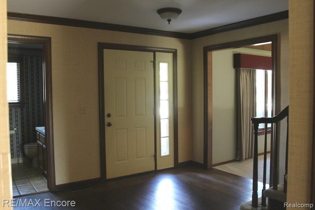 2331 Cumberland Road Rochester, MI 48307 - Photo 17 of 52 Foyer 3.jpg