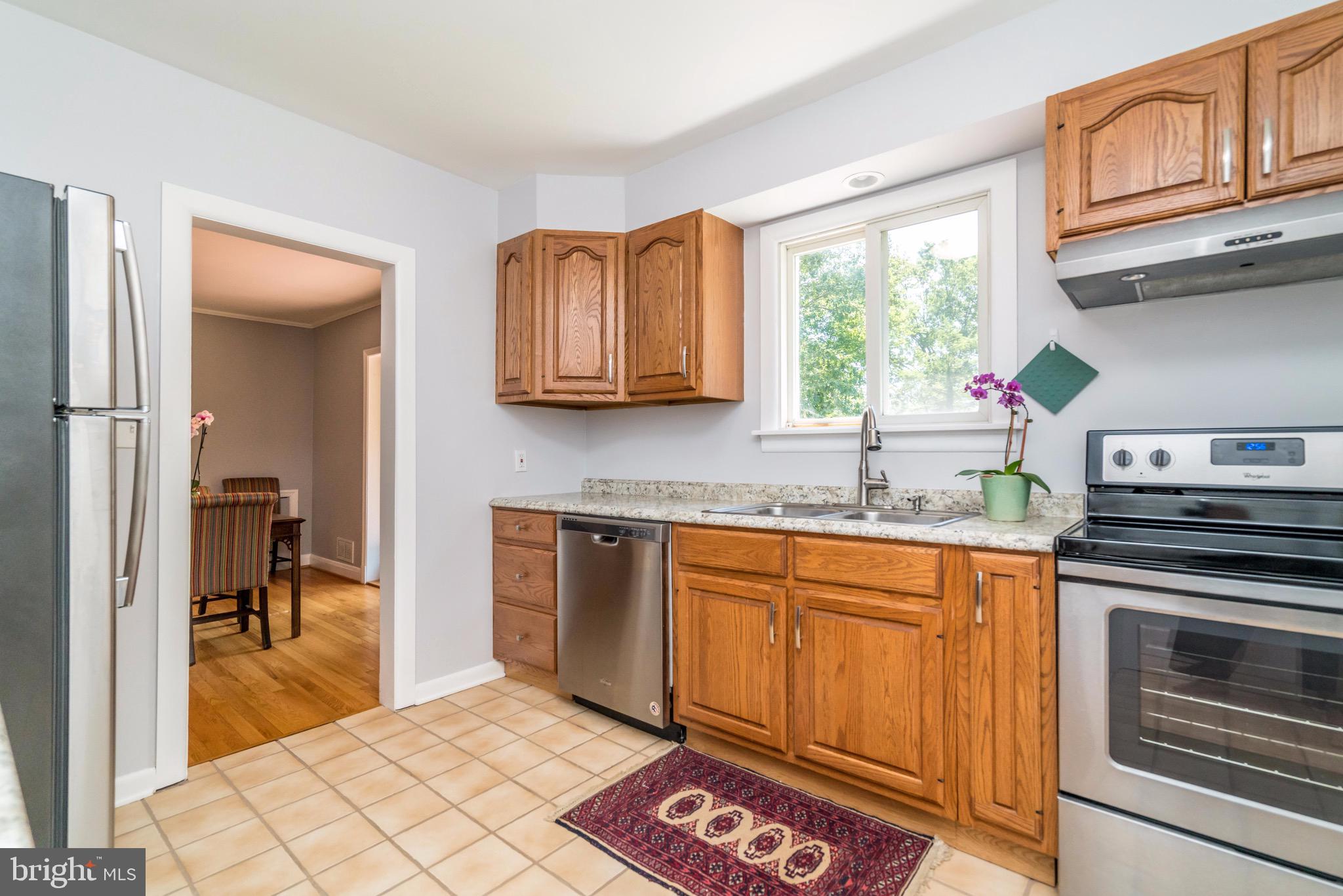 407 Range Road Towson, MD 21204 - Photo 13 of 28 Kitchen