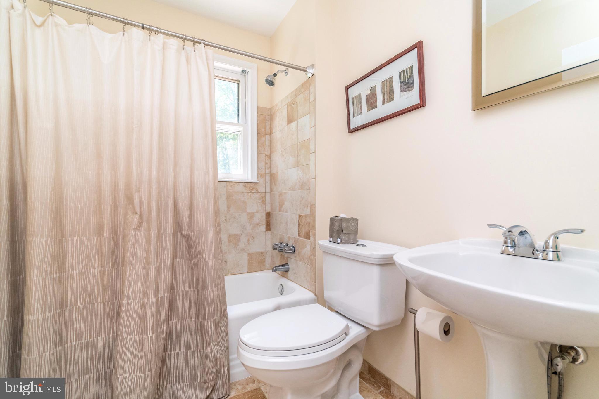 407 Range Road Towson, MD 21204 - Photo 17 of 28 bath w/ tub/shower