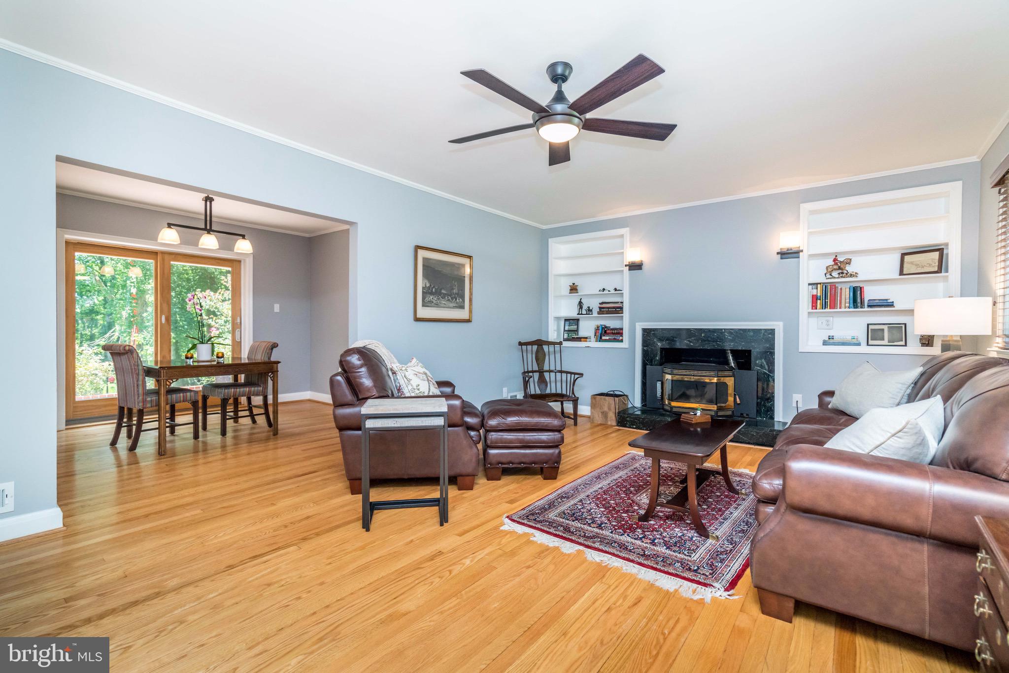 407 Range Road Towson, MD 21204 - Photo 3 of 28 Living room with fpl & ceilingfan