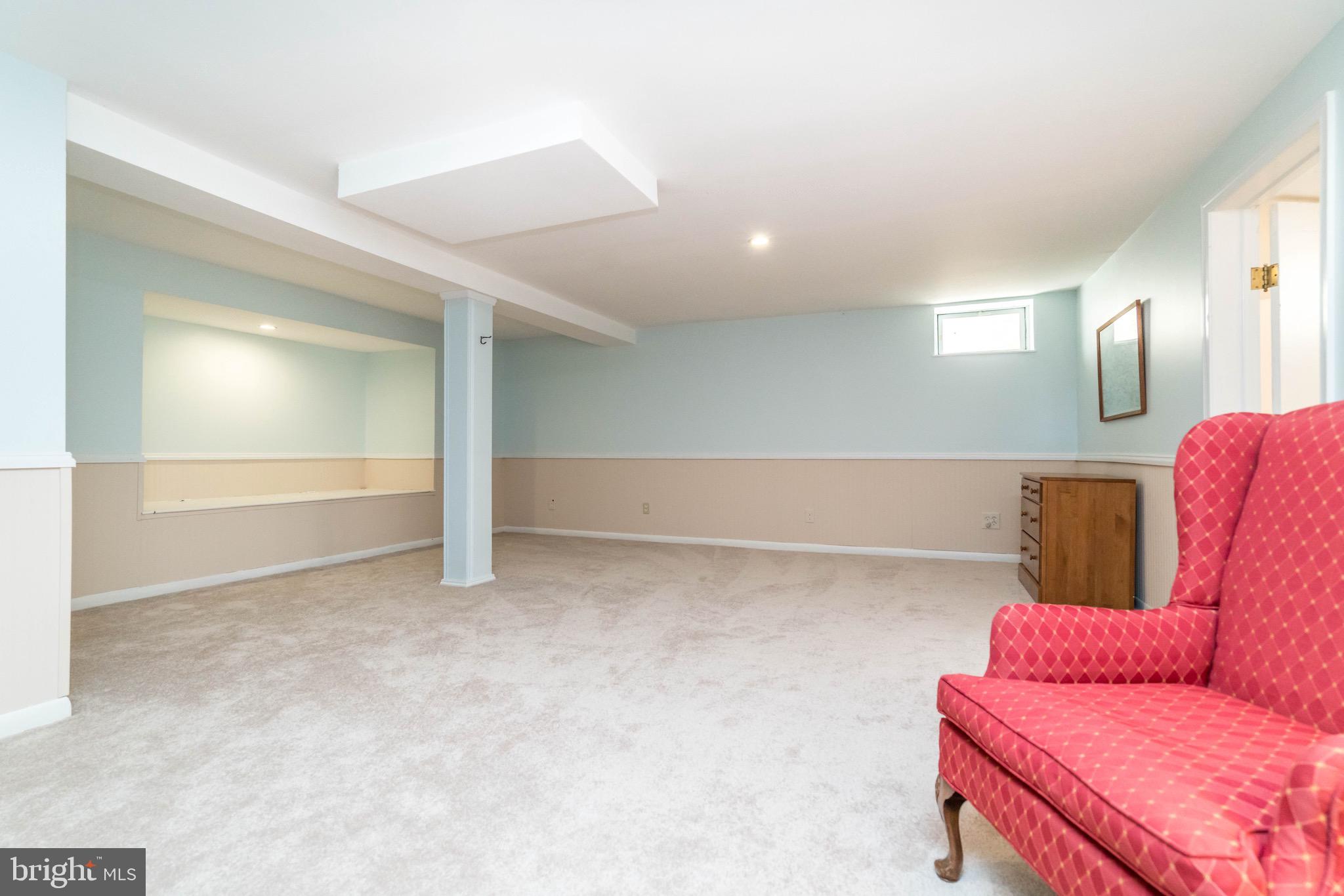 407 Range Road Towson, MD 21204 - Photo 26 of 28 clubroom has good ceiling height & storage bench