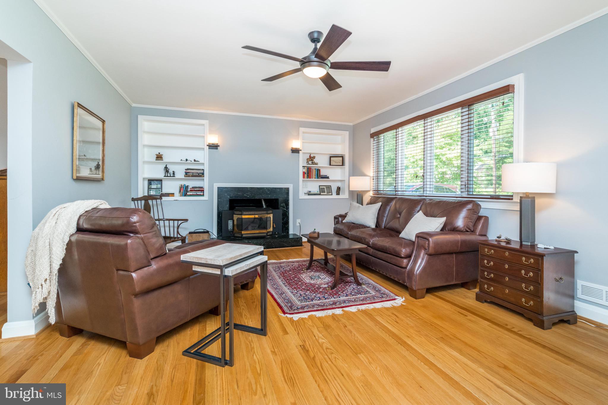 407 Range Road Towson, MD 21204 - Photo 4 of 28 Living rm with big picture window & built-in bookc