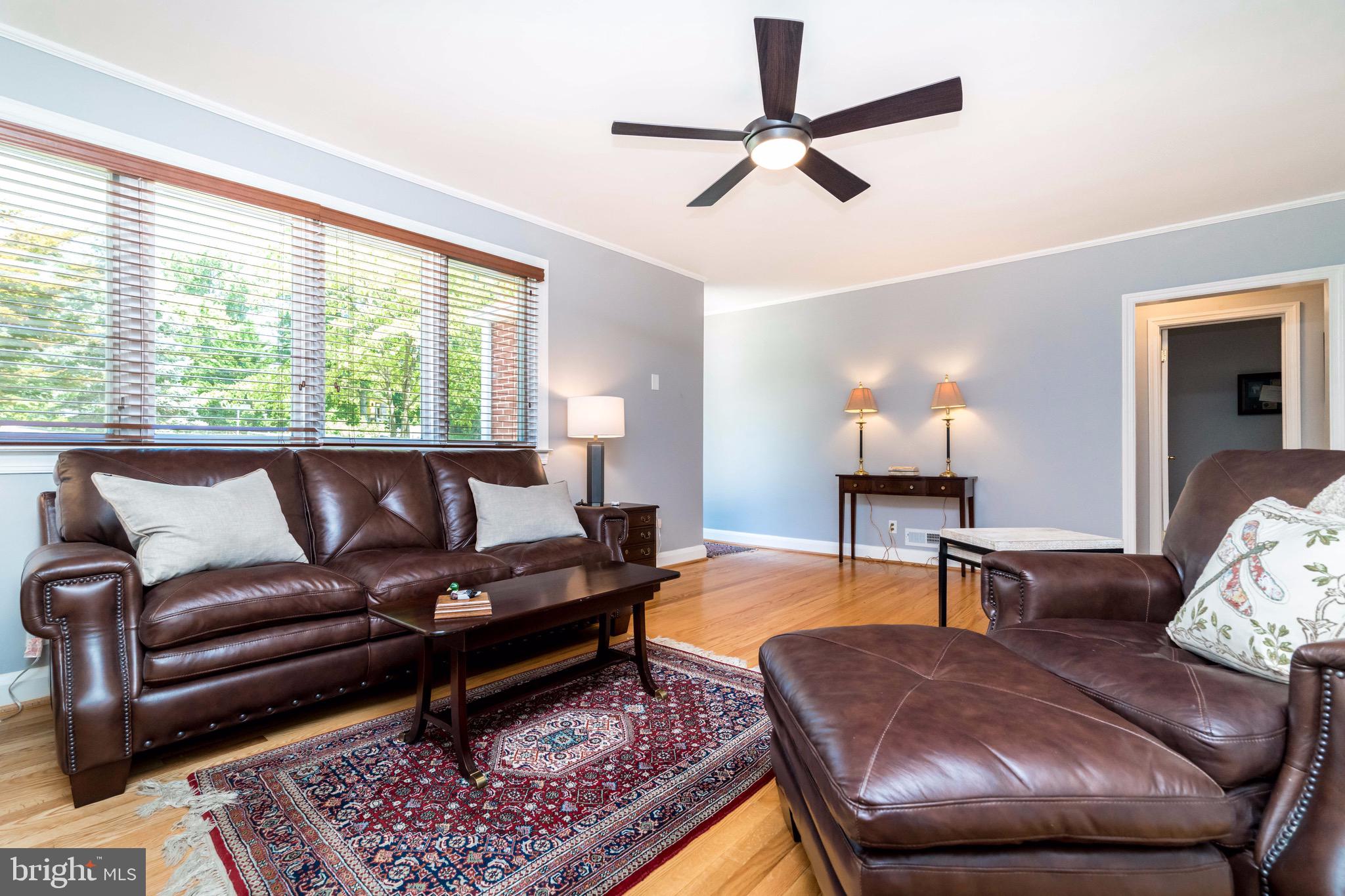 407 Range Road Towson, MD 21204 - Photo 5 of 28 Living rm - bright & sunny