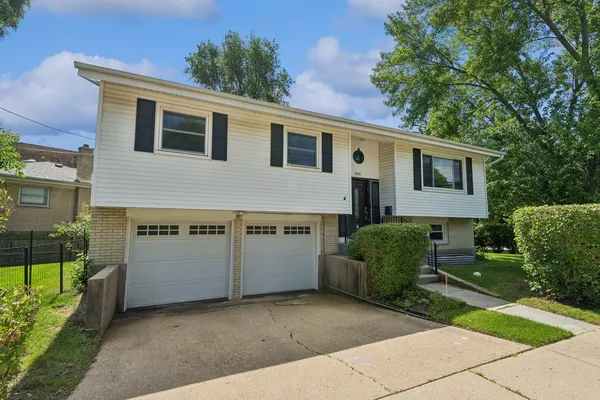 9001 East Prairie Road, Evanston, IL 60203