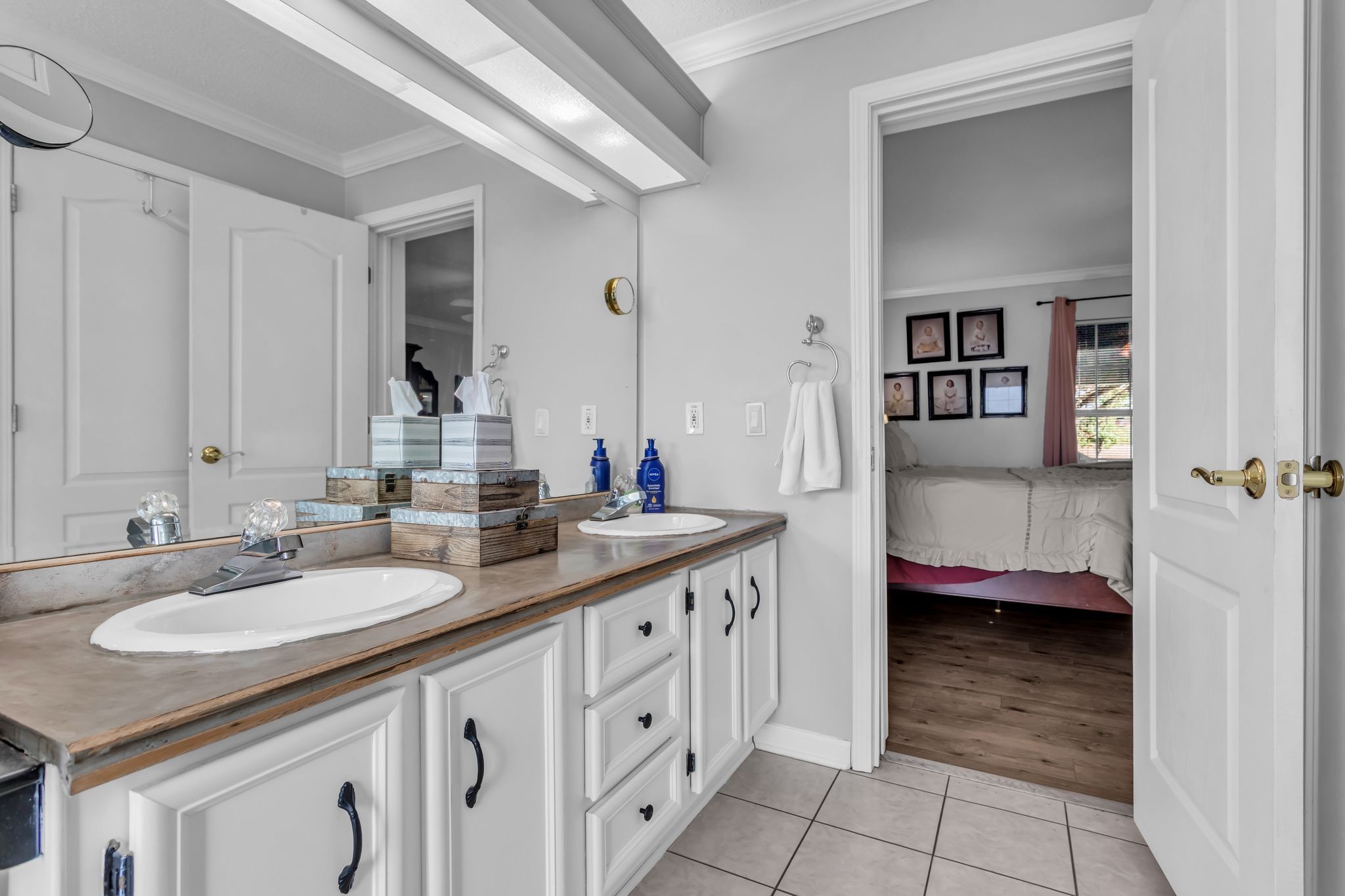 2673 McKnight Road Culleoka, TN 38451 - Photo 21 of 41 a en suite bathroom with a granite countertop sink and a mirror