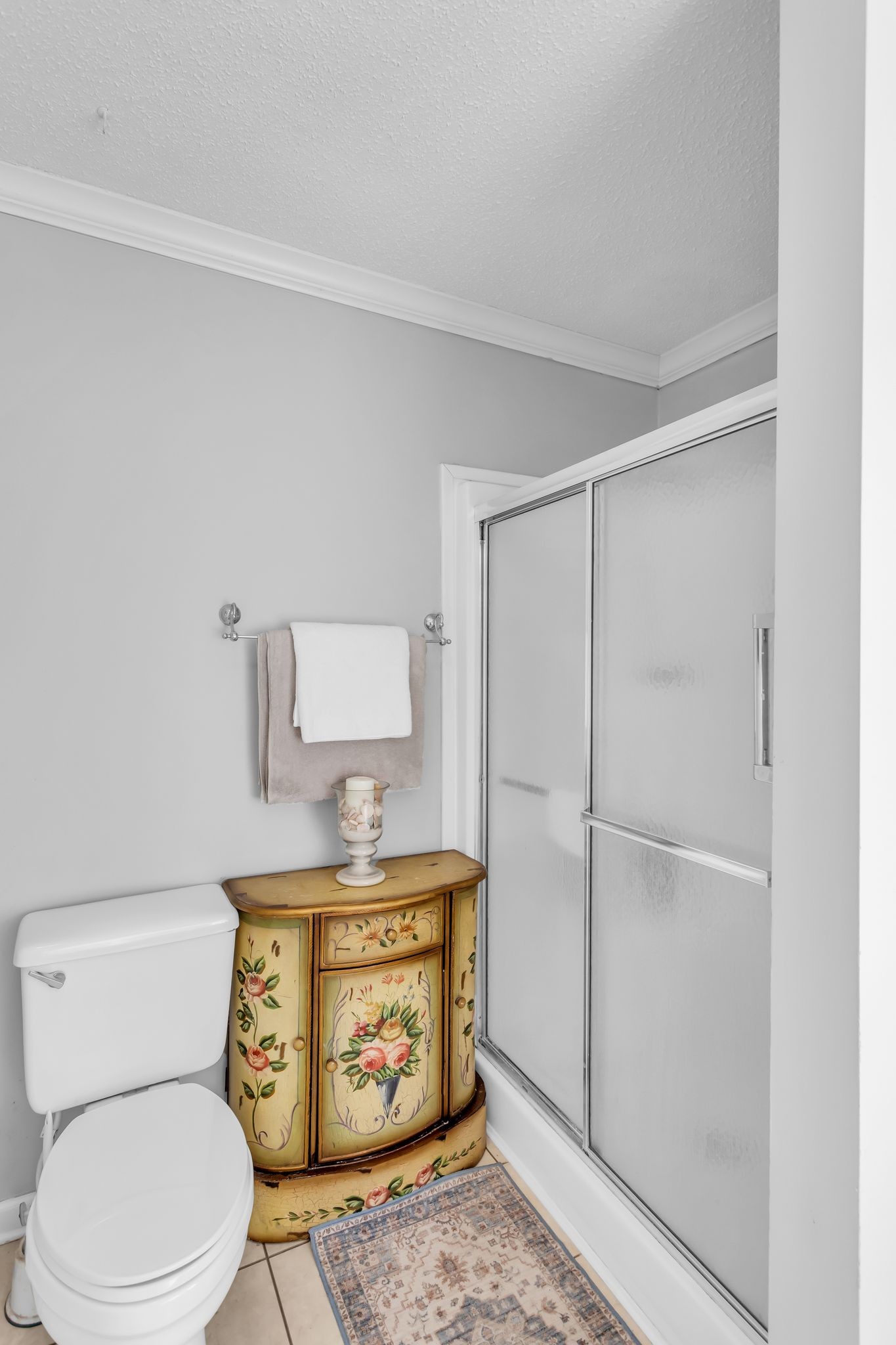 2673 McKnight Road Culleoka, TN 38451 - Photo 22 of 41 a living room with a toilet