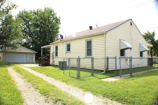 $97,500 | 1014 Southeast 21st Street, Topeka, KS 66607