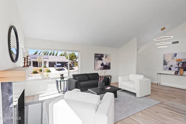 $1,099,000 | 416 Camino Dos Palos, Thousand Oaks, CA 91360