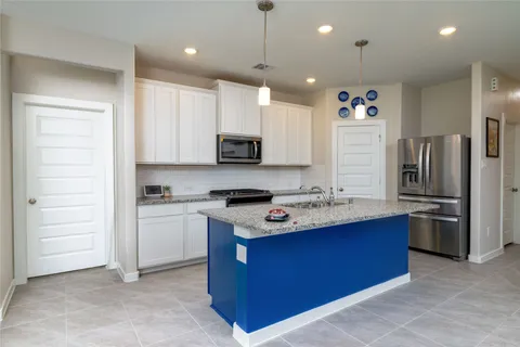 $325,000 | 4910 Bottlebrush Drive, Pearland, TX 77584