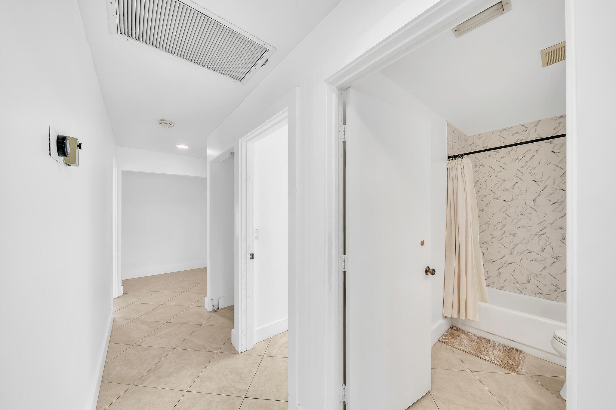 10255 Sunset Bend Drive Boca Raton, FL 33428 - Photo 40 of 88 24 Foyer (2)