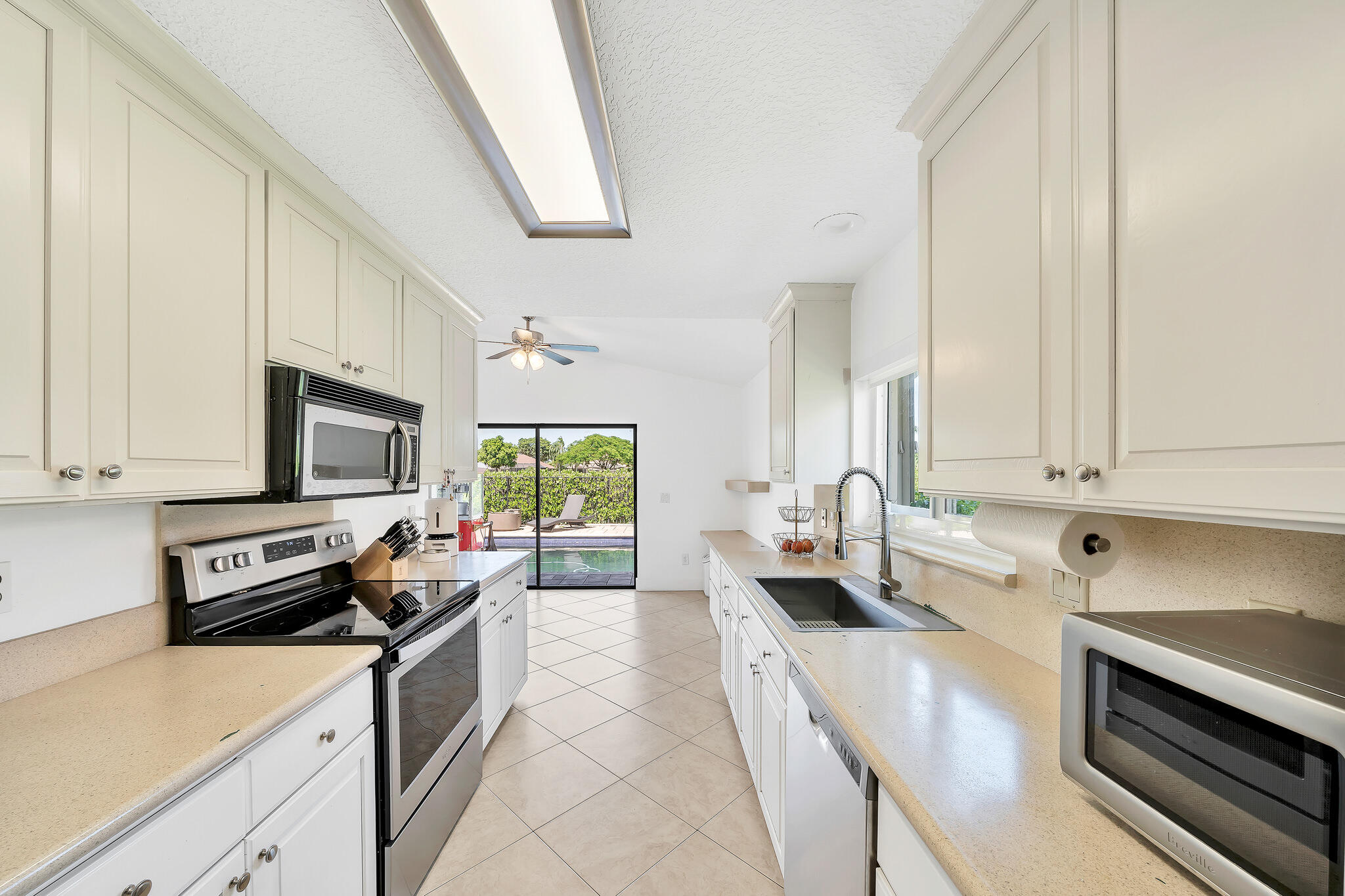 10255 Sunset Bend Drive Boca Raton, FL 33428 - Photo 5 of 88 10 Kitchen