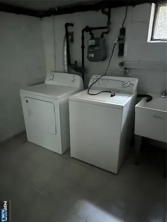 a view of a utility room