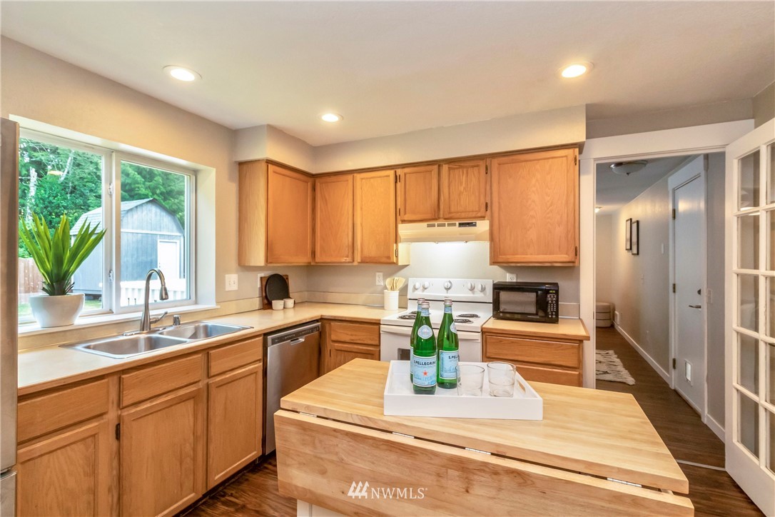 4827 150th Place Southwest Edmonds, WA 98026 - Photo 12 of 40 Gallery Image 12