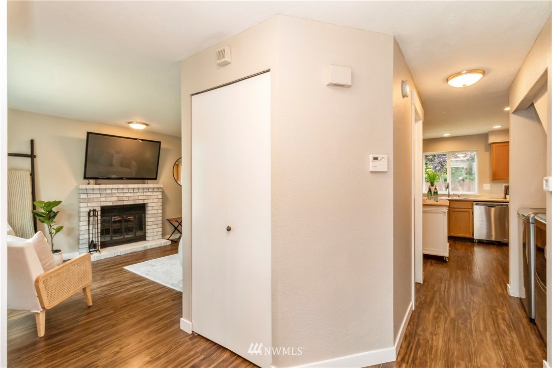 4827 150th Place Southwest Edmonds, WA 98026 - Photo 4 of 40 Gallery Image 4