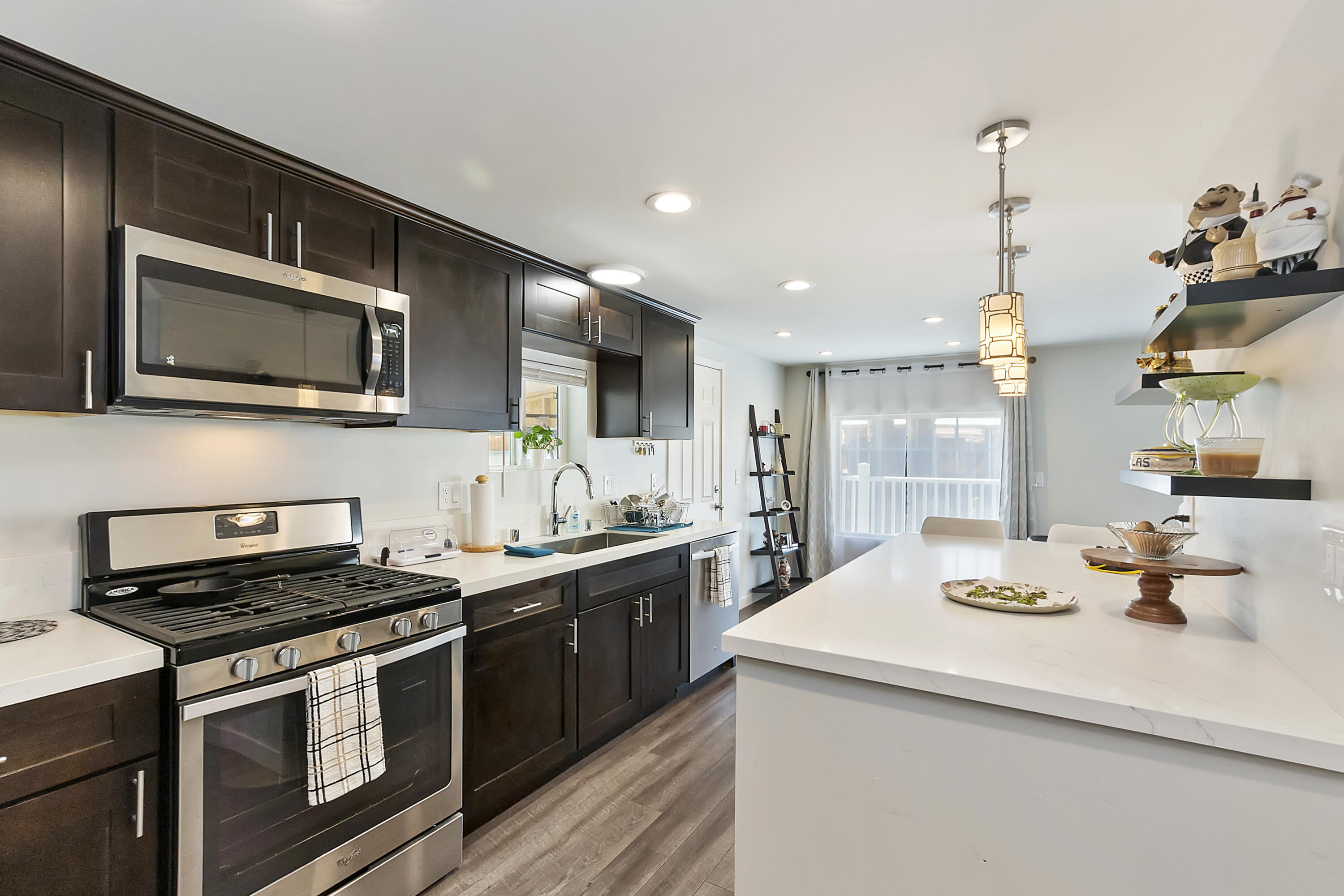 70260 Highway 111, Unit 60 Rancho Mirage, CA 92270 - Photo 8 of 15 a kitchen with a sink stove and microwave