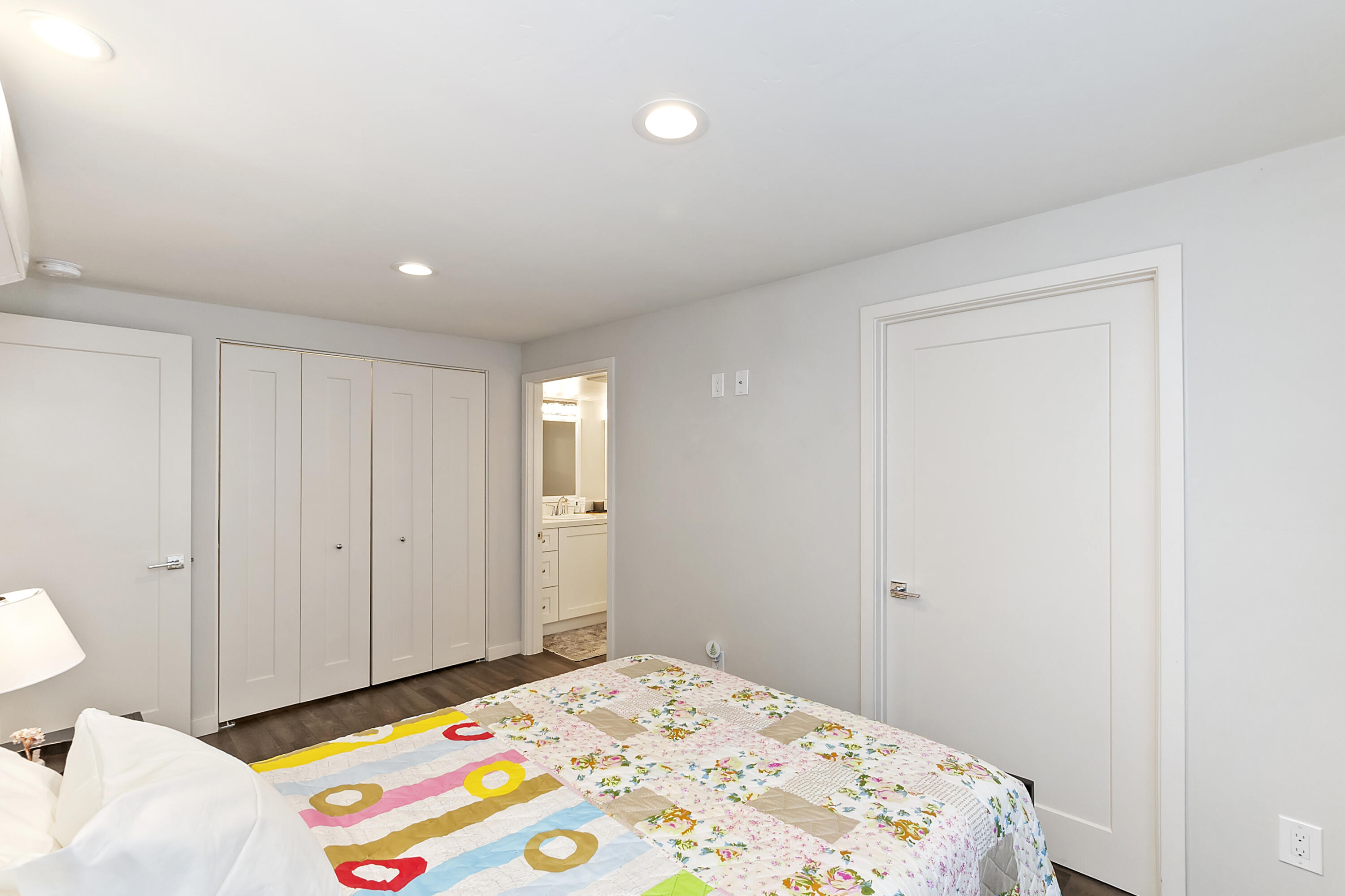 70260 Highway 111, Unit 60 Rancho Mirage, CA 92270 - Photo 9 of 15 a bedroom with a bed and a lamp