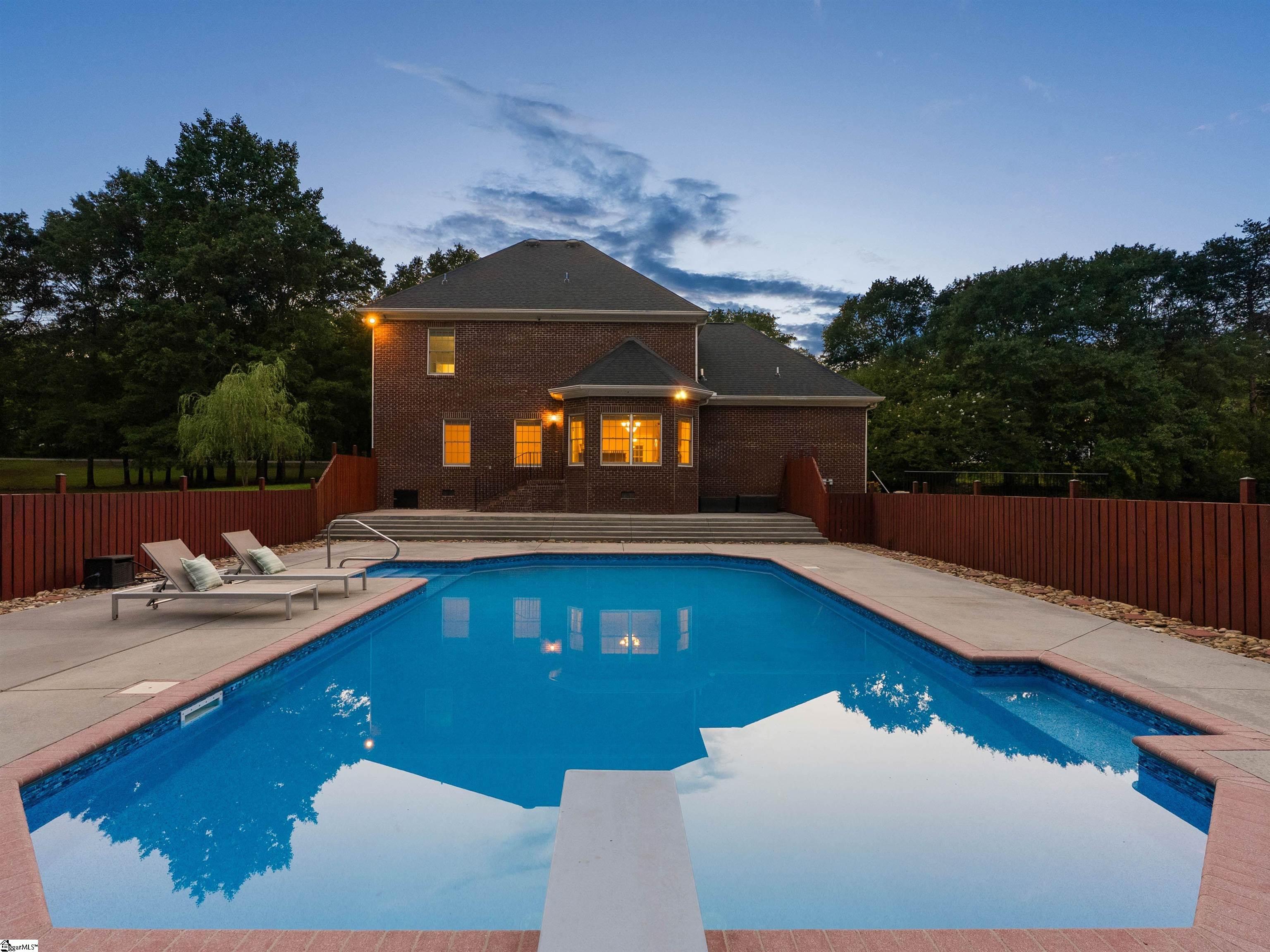 453 Circle Road Greer, SC 29651 - Photo 2 of 29