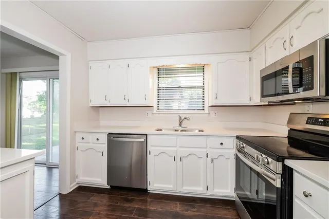 $2,200 | 109 Southeast Rockwood Street, Blue Springs, MO 64014