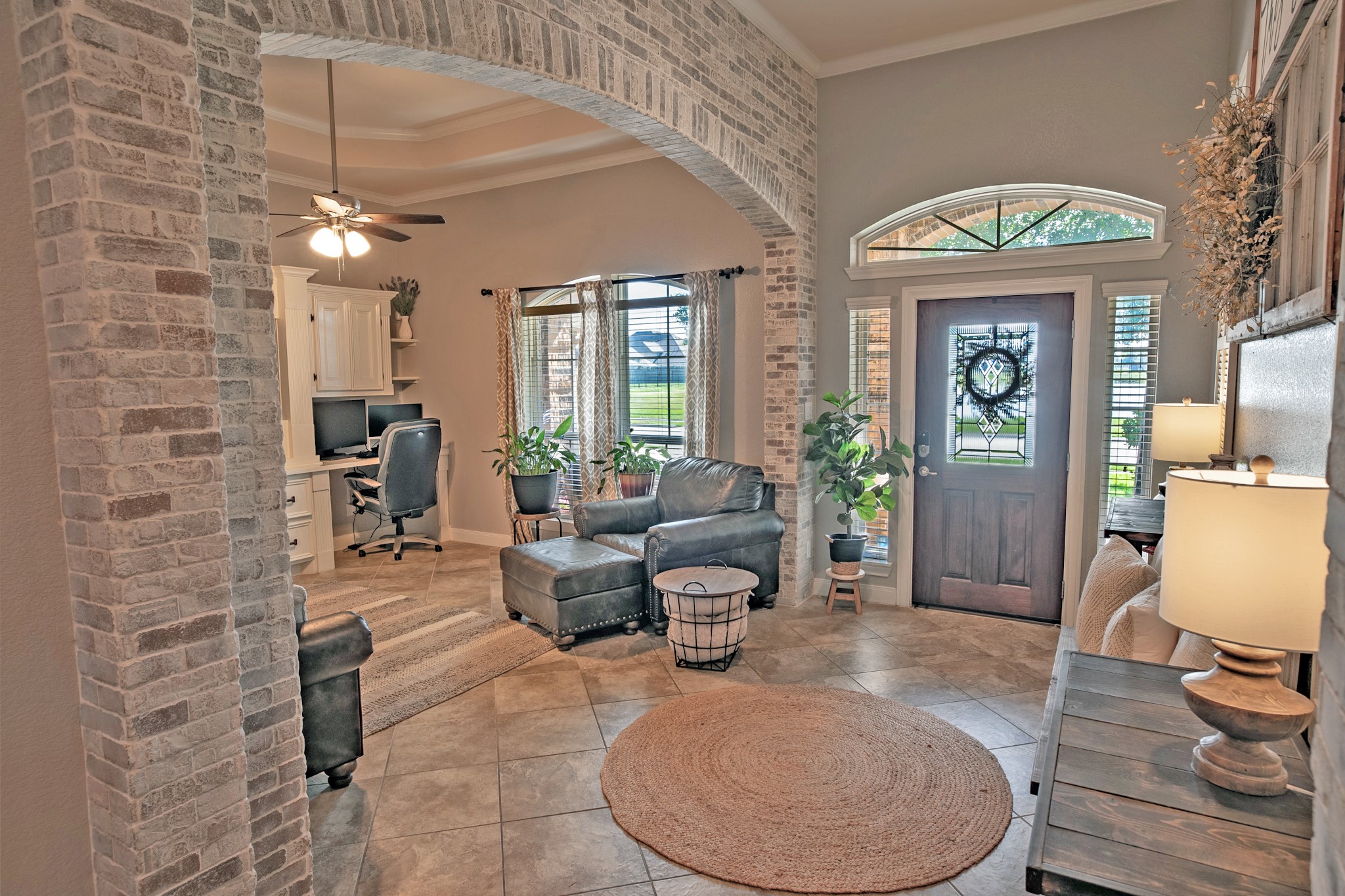 1283 Laurel Lane Angleton, TX 77515 - Photo 5 of 40 Beautiful Entry Way