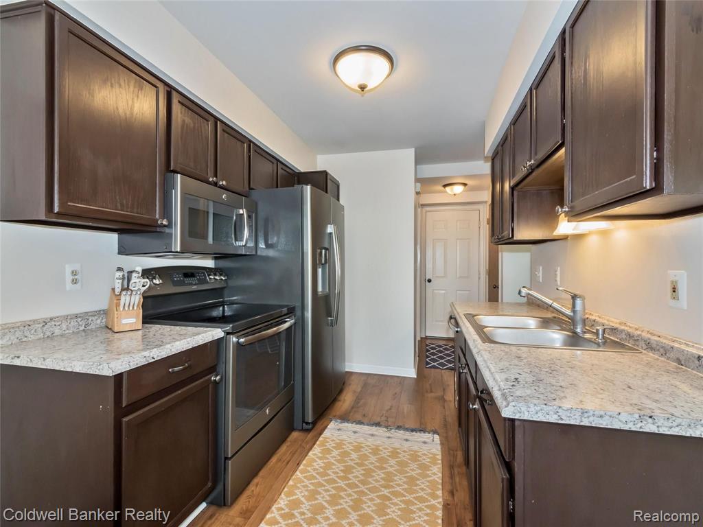 3141 High Pointe Ridge Road Lake Orion, MI 48359 - Photo 8 of 18