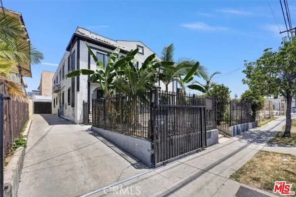 $2,700 | 2627 San Marino Street, Los Angeles, CA 90006