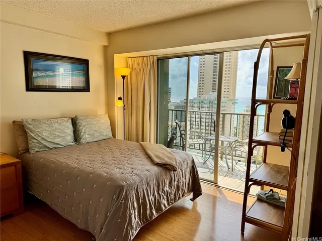 $4,800 | 2440 Kūhiō Avenue, Unit 2103, Honolulu, HI 96815